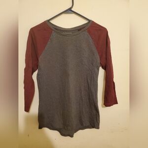 Pact organic gray and maroon 3/4 sleeve jersey size small